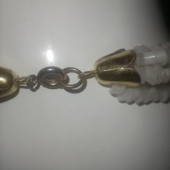 Vintage Multi Strand White Bead Necklace 24 in Long EUC - Picture 4 of 7